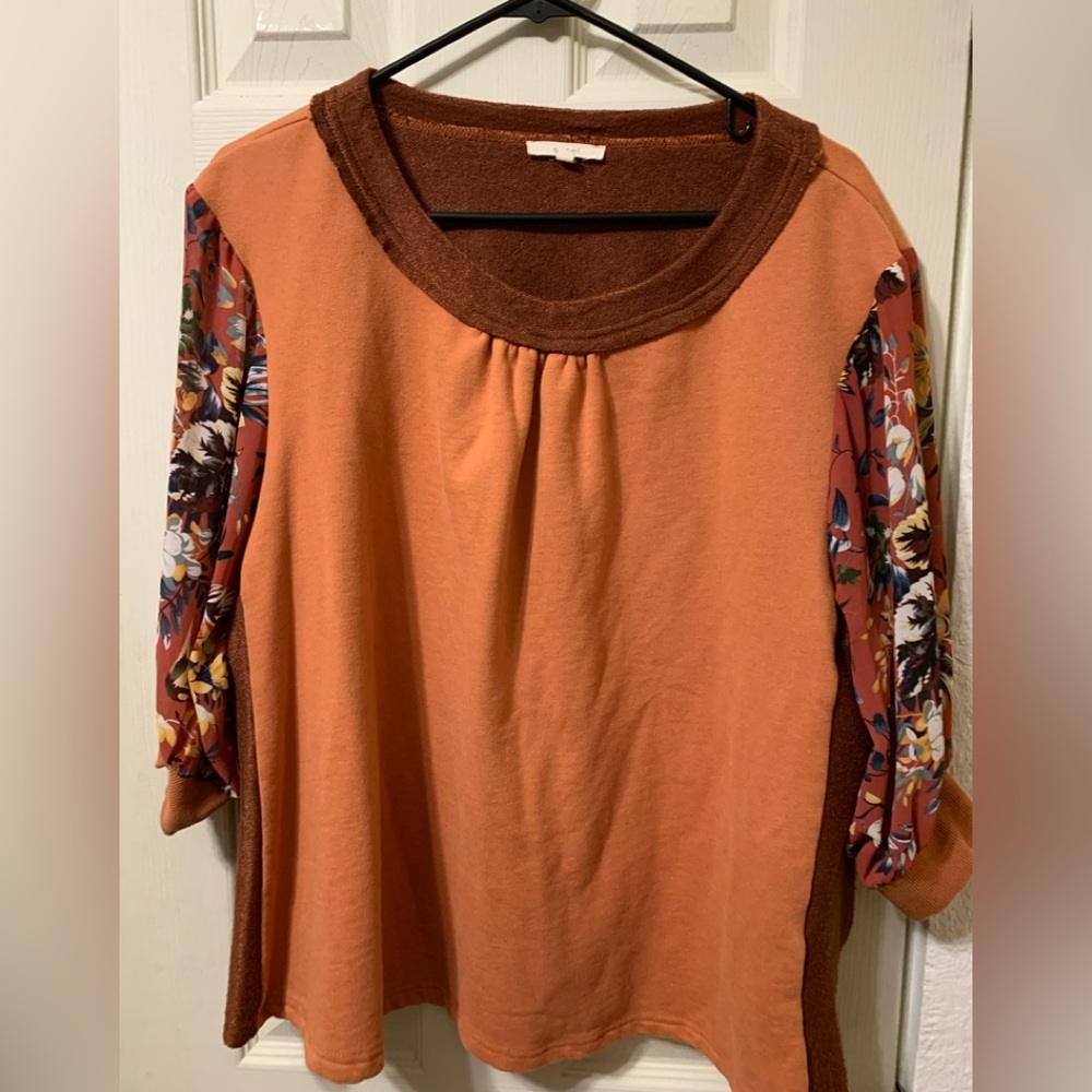 Super cute Easel blouse with a retro vibe.